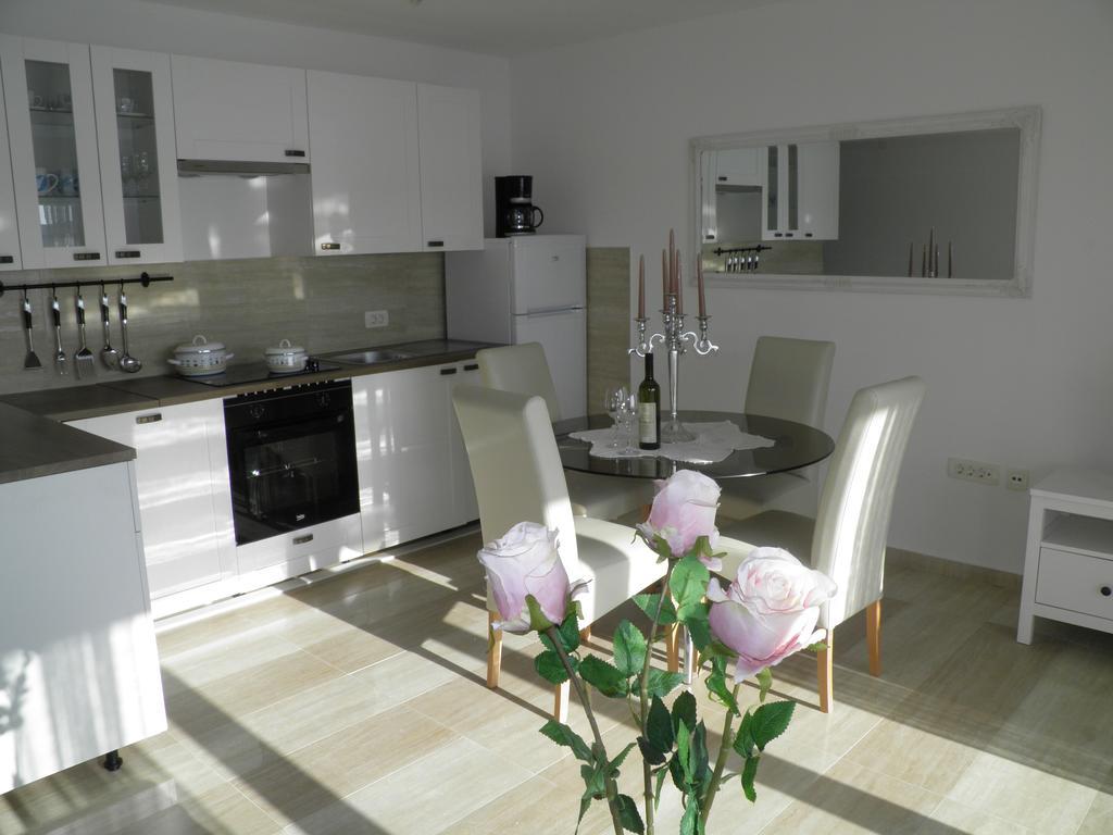 Apartments Perla Dinjiska ภายนอก รูปภาพ