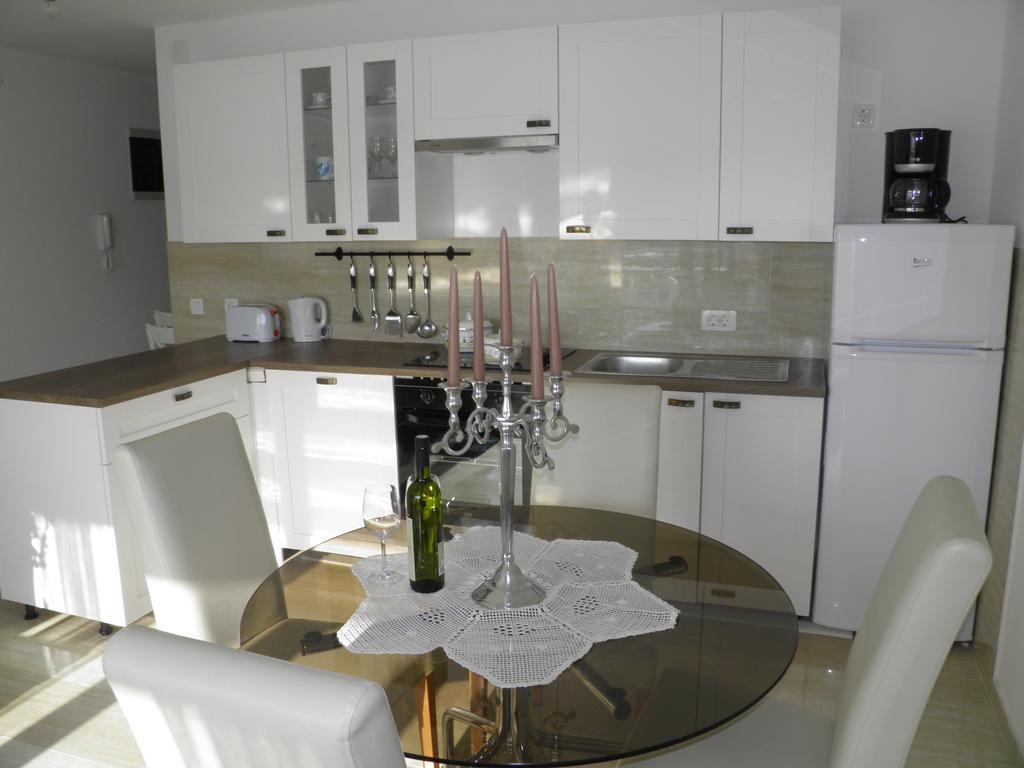 Apartments Perla Dinjiska ภายนอก รูปภาพ