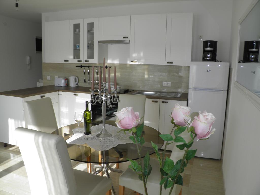 Apartments Perla Dinjiska ภายนอก รูปภาพ
